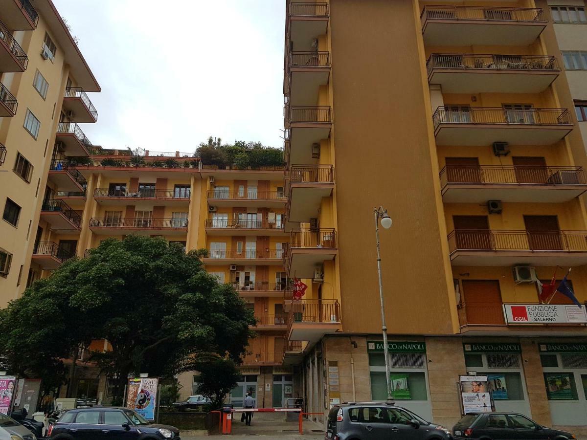 B&B In Centro 33 萨莱诺 外观 照片